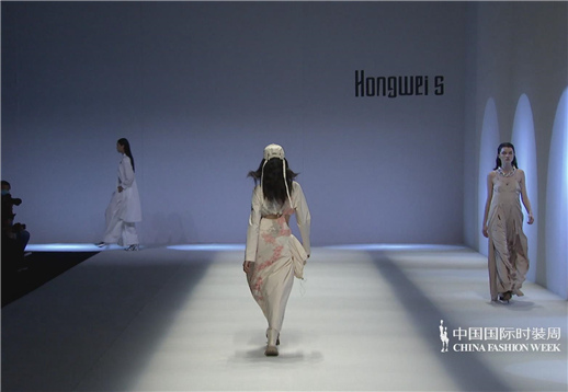 Hongwei_S·叶夷丨SS22中国国际时装周.jpg