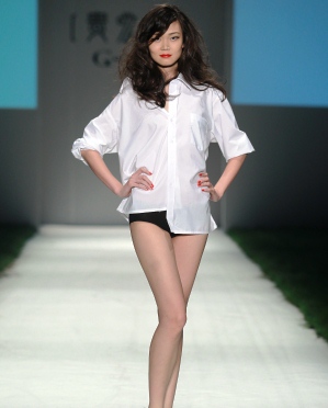 贵之步·2012春夏产品发布会01.JPG
