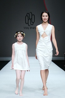 Vicky Zhang·许馨尹亲子装发布会04.JPG