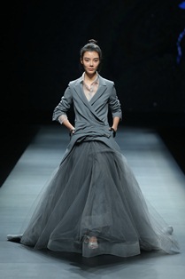 AM.IXAM·马樱婚纱礼服发布会01.JPG