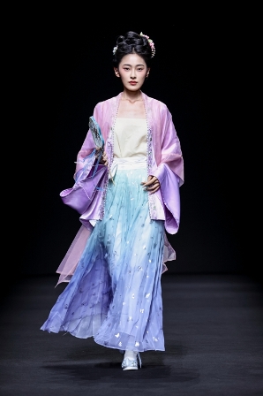 “兰之云裳”中外非遗服饰秀国际文化交流活动 (1).jpg