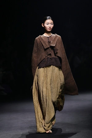 代夏·吴依诺 10+3 (1).jpg