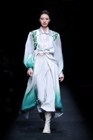 “橙黄橘绿”未来衣·设计师联合锋尚秀 (1).jpg