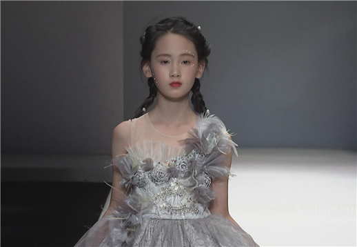 凝奈映·姚东猛 童话小镇丨SS22中国国际时装周.jpg