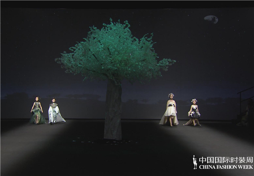红鼓小爱•陆芳华│童话小镇.jpg