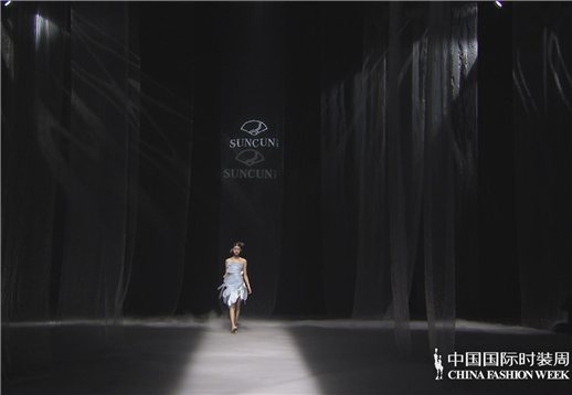 三寸盛京•张彦│童话小镇.jpg