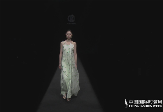 瓅锦·贺荣  海宁日.jpg